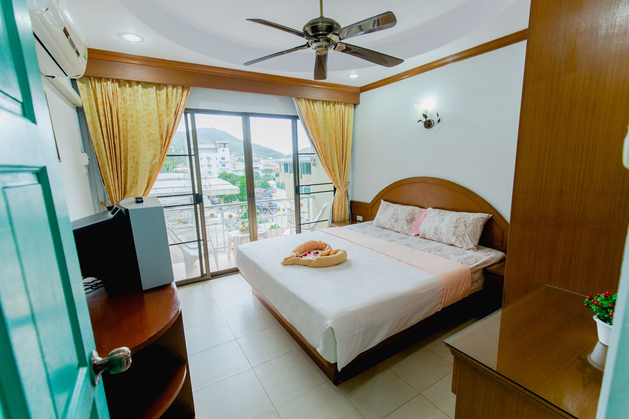 Rk Guesthouse Patong Esterno foto